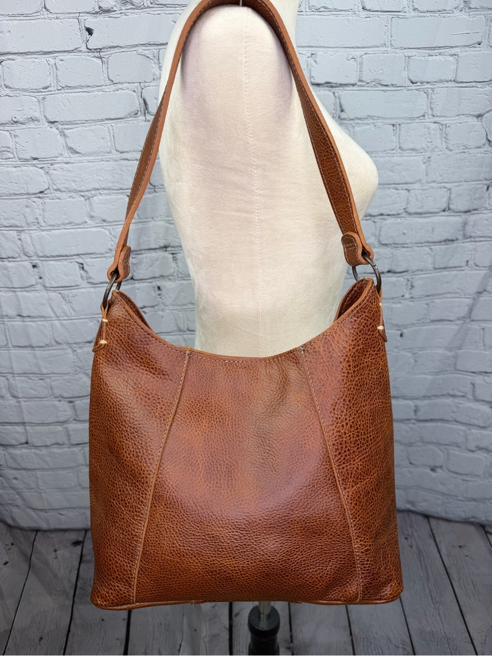 Buffalo Jackson WALKER LEATHER SHOULDER BAG - Picture 3 of 9